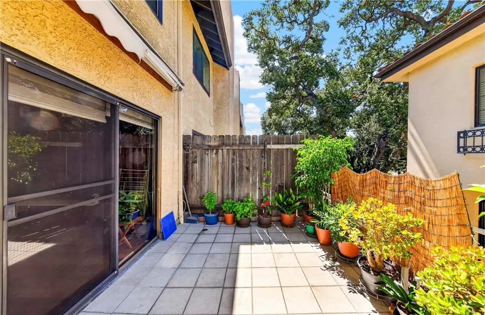 3130 Montrose Avenue #106 La Crescenta, CA 91214