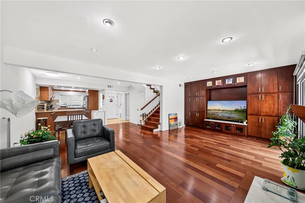 3130 Montrose Avenue #106 La Crescenta, CA 91214