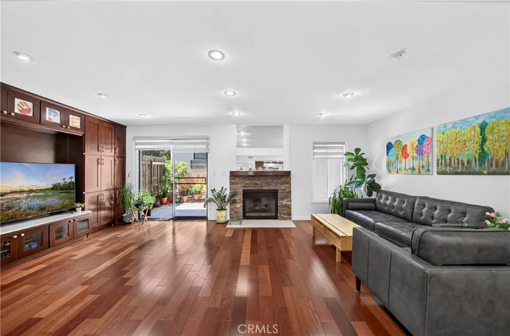 3130 Montrose Avenue #106 La Crescenta, CA 91214