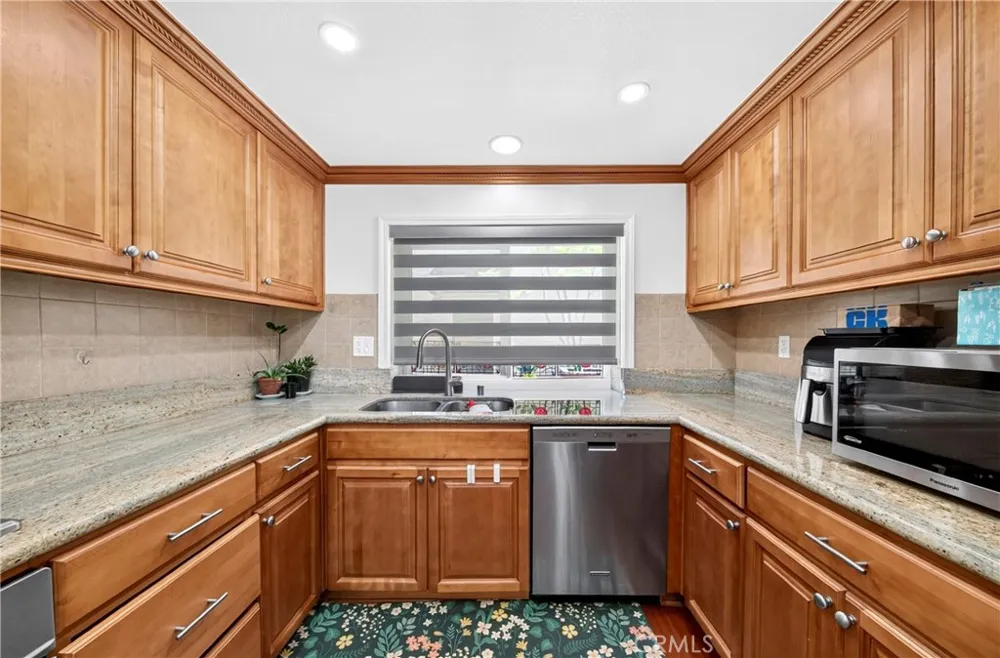 3130 Montrose Avenue #106 La Crescenta, CA 91214