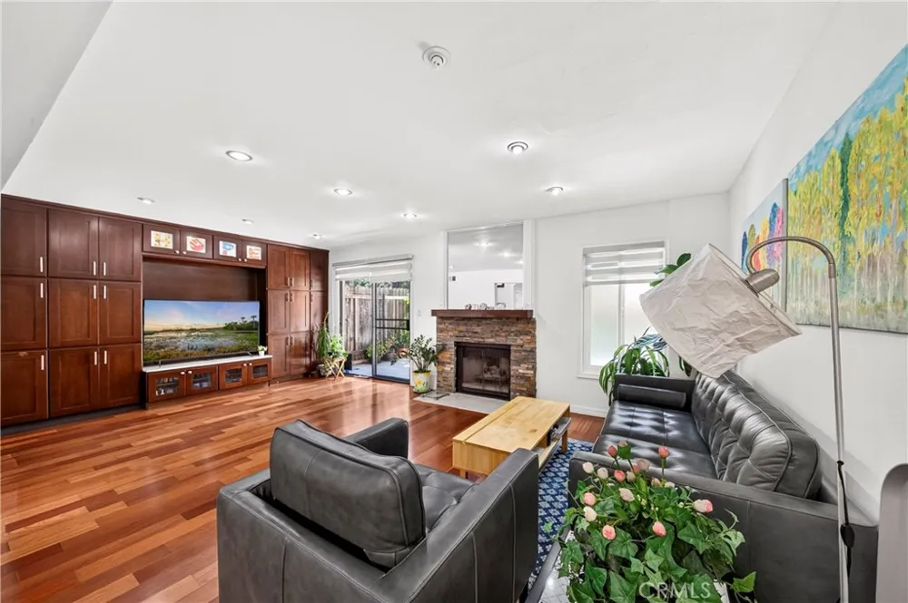 3130 Montrose Avenue #106 La Crescenta, CA 91214