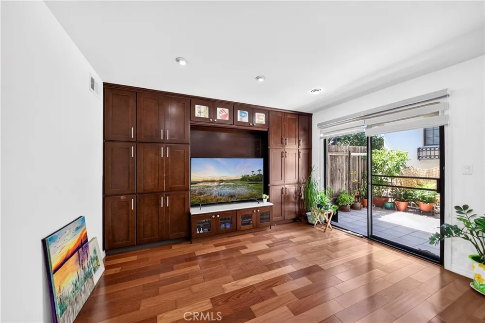 3130 Montrose Avenue #106 La Crescenta, CA 91214