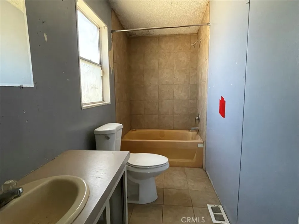 1318 Farrar Oroville, CA 95965