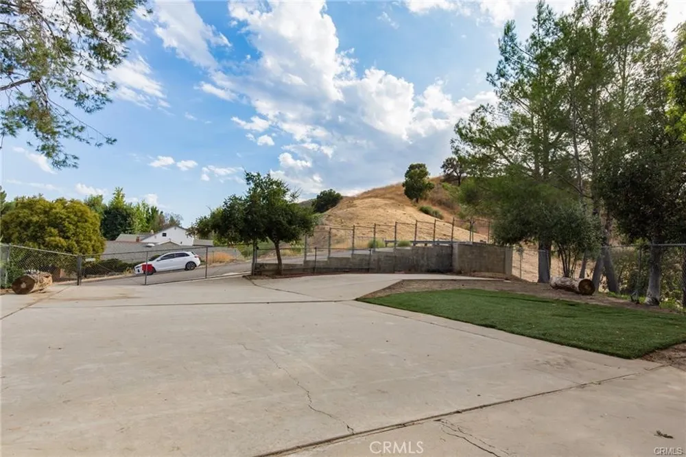 27601 Endeavor Street Agoura Hills, CA 91301