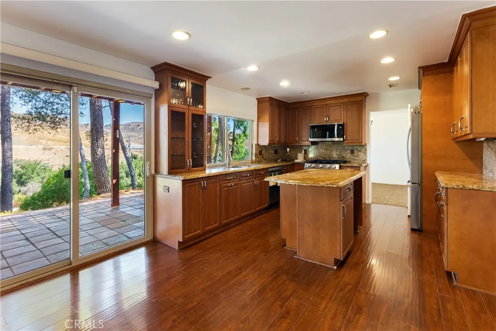 27601 Endeavor Street Agoura Hills, CA 91301