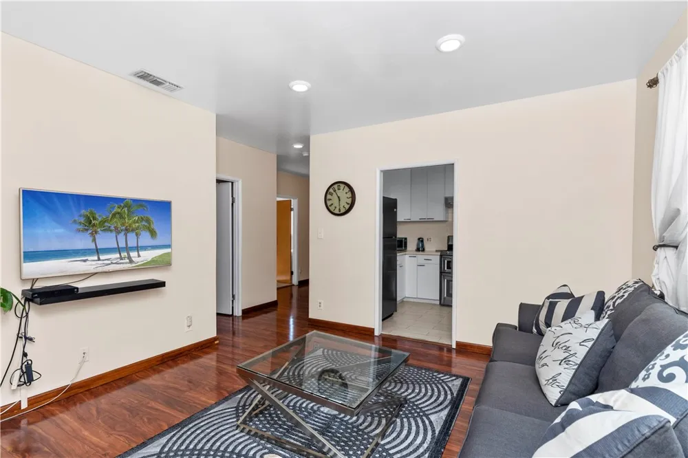 161 Willaman Drive Beverly Hills, CA 90211