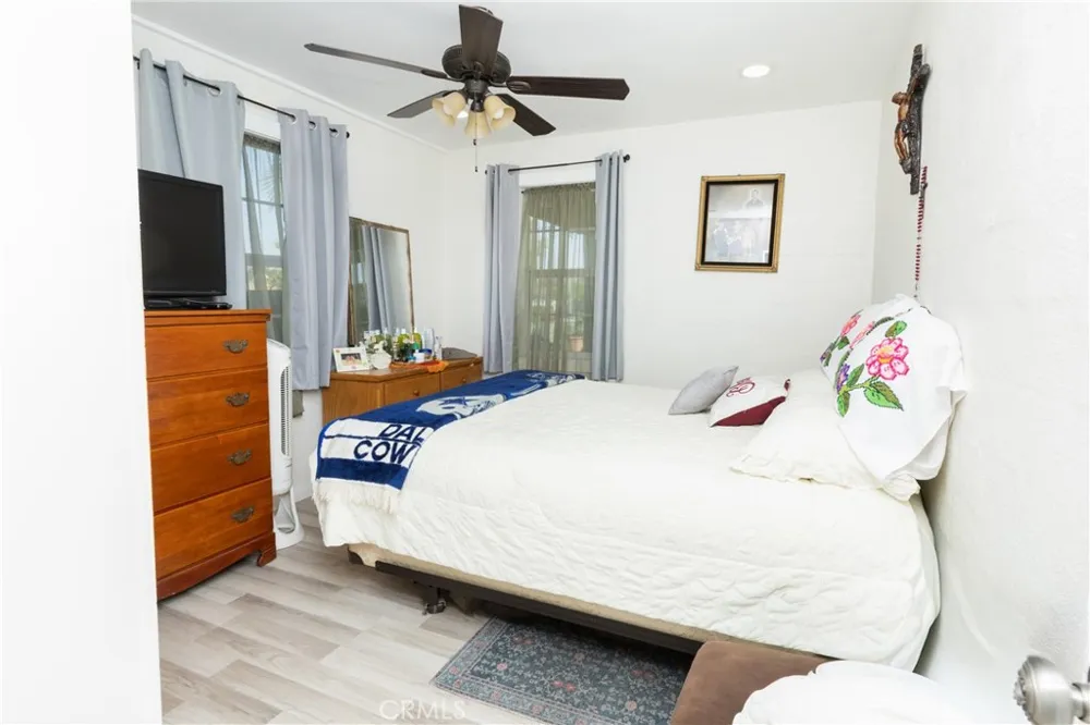 952 Orange Grove San Fernando, CA 91340