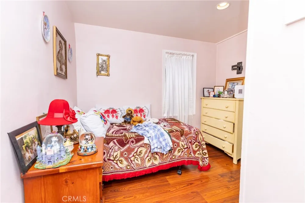 952 Orange Grove San Fernando, CA 91340