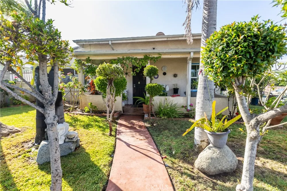 952 Orange Grove San Fernando, CA 91340