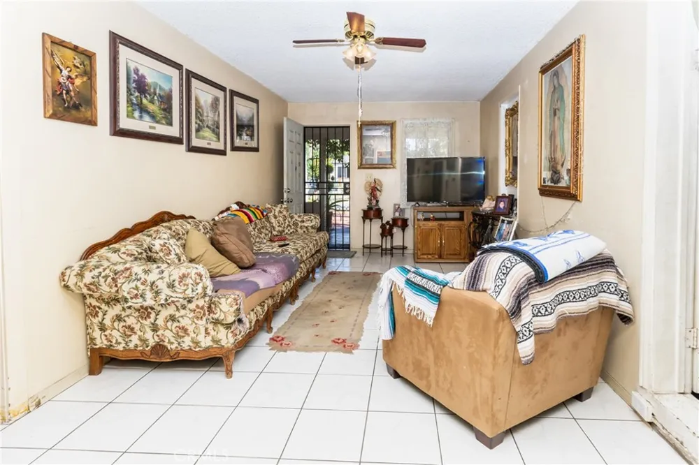 952 Orange Grove San Fernando, CA 91340