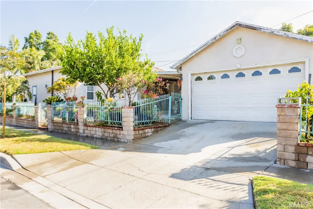 952 Orange Grove San Fernando, CA 91340
