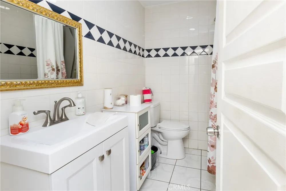 952 Orange Grove San Fernando, CA 91340