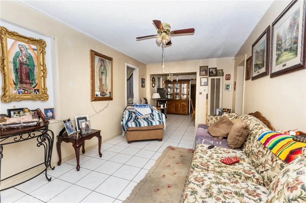 952 Orange Grove San Fernando, CA 91340