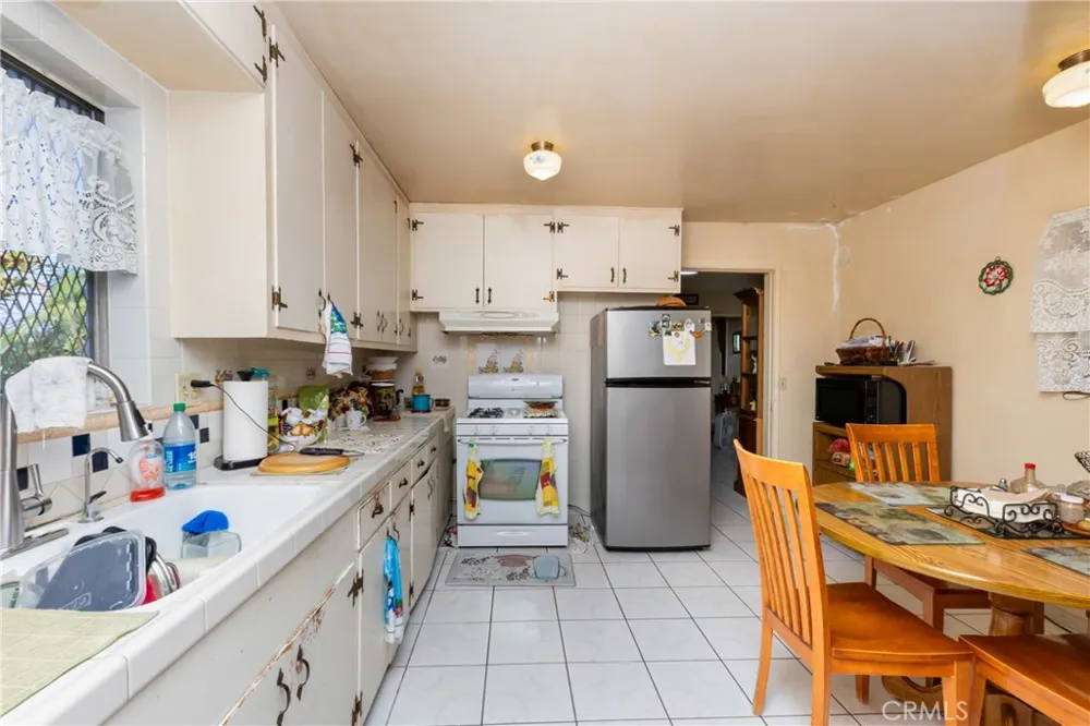 952 Orange Grove San Fernando, CA 91340