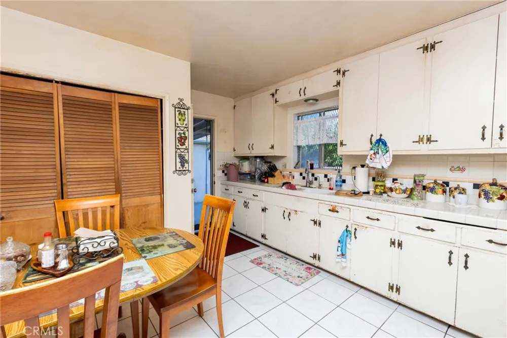 952 Orange Grove San Fernando, CA 91340