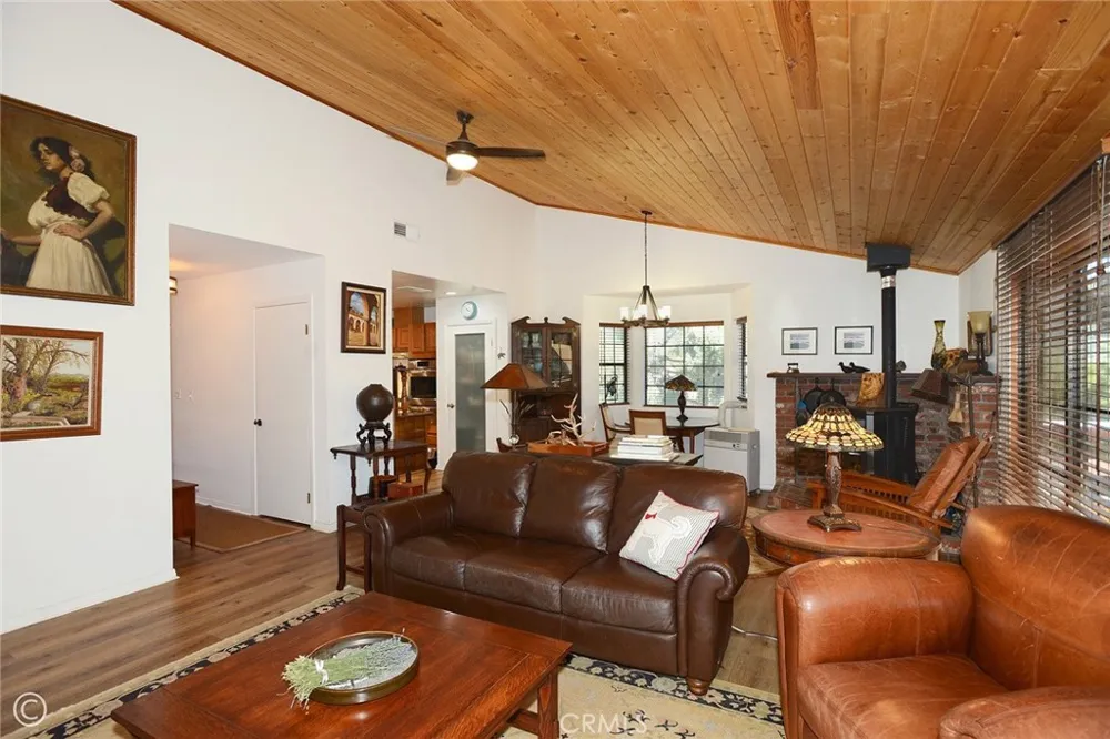 15417 Acacia Pine Mountain Club, CA 93222