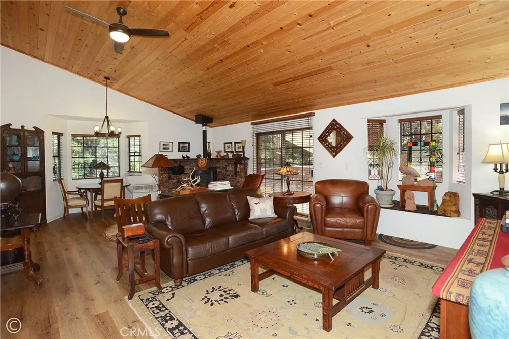 15417 Acacia Pine Mountain Club, CA 93222