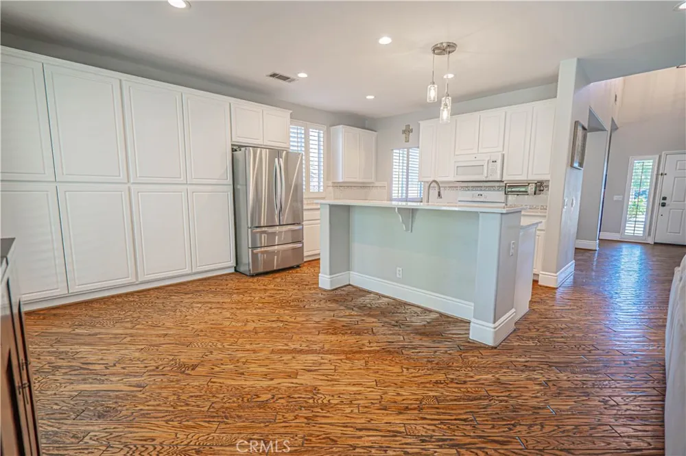 25317 Oak Ridge Drive Saugus, CA 91350