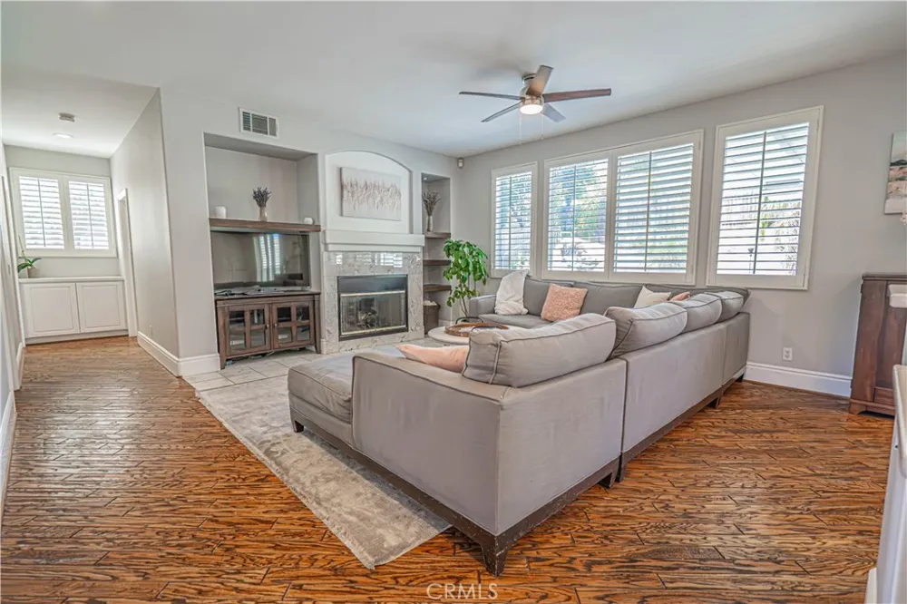 25317 Oak Ridge Drive Saugus, CA 91350