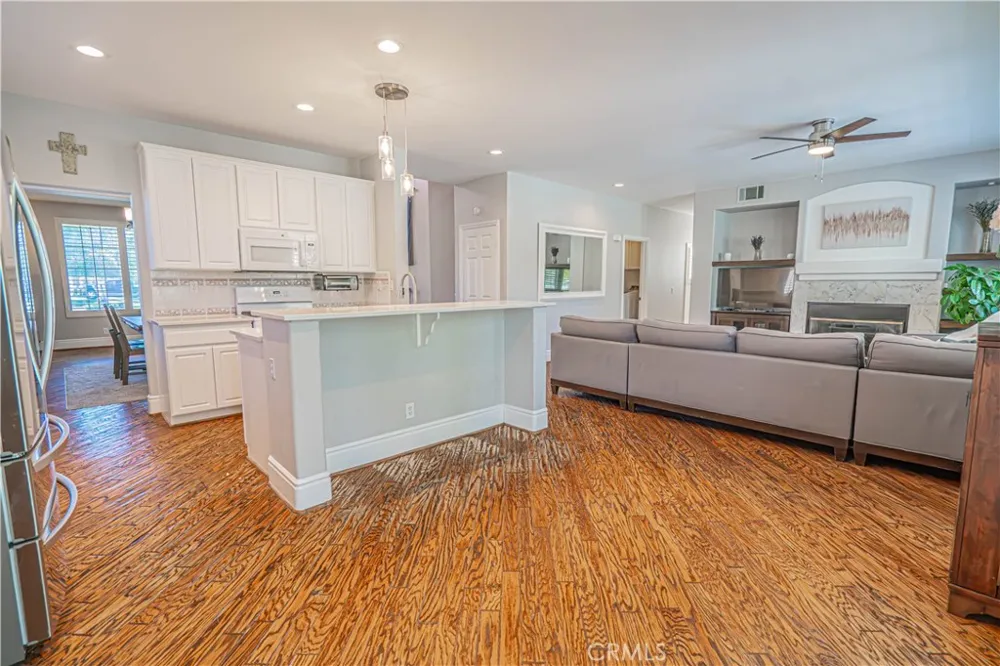 25317 Oak Ridge Drive Saugus, CA 91350