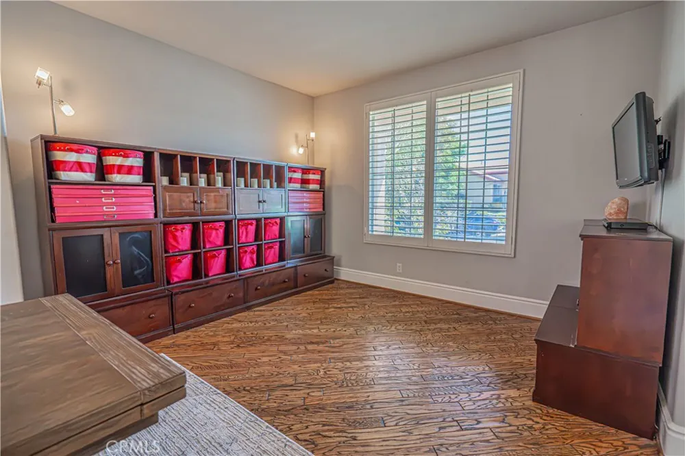 25317 Oak Ridge Drive Saugus, CA 91350