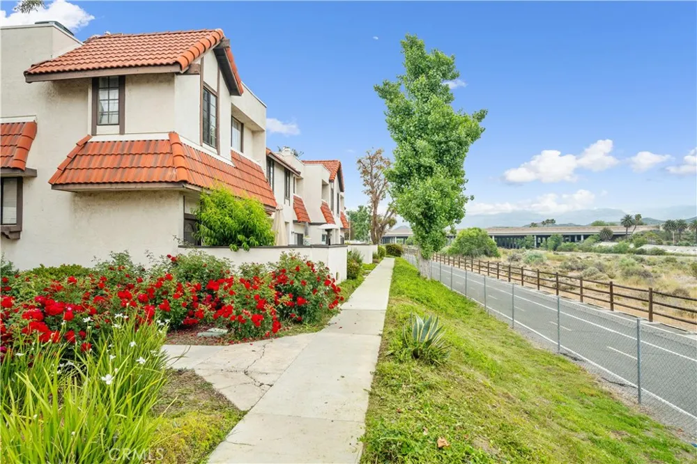 27612 Nugget #5 Canyon Country, CA 91387