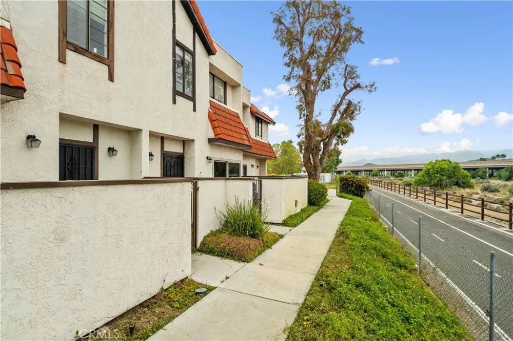 27612 Nugget #5 Canyon Country, CA 91387