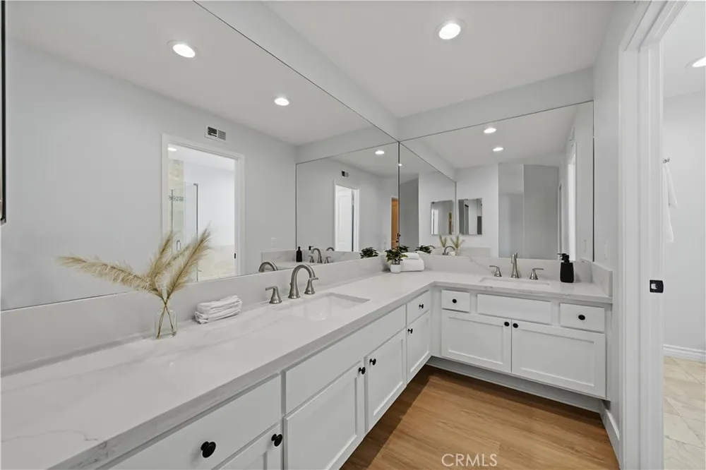 29033 Hollow Oak Court Agoura Hills, CA 91301