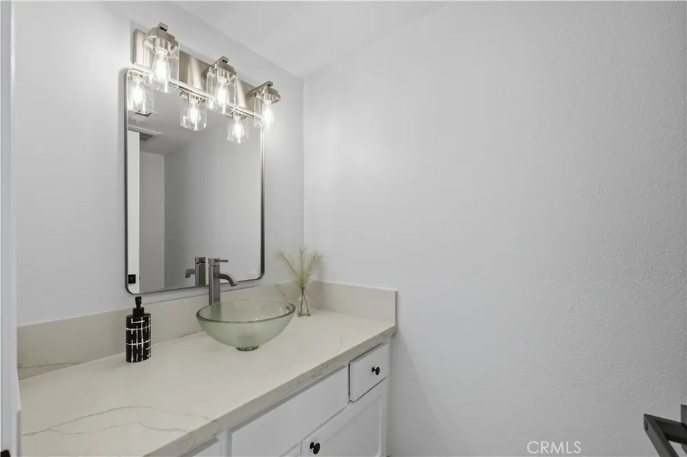 29033 Hollow Oak Court Agoura Hills, CA 91301