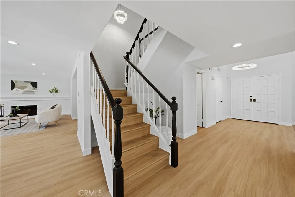 29033 Hollow Oak Court Agoura Hills, CA 91301