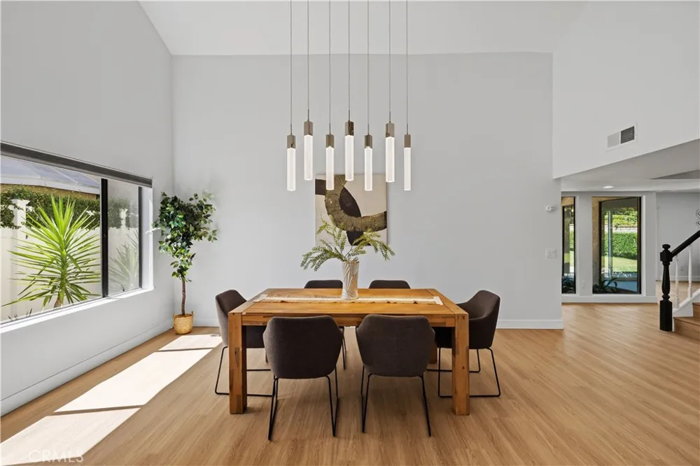 29033 Hollow Oak Court Agoura Hills, CA 91301