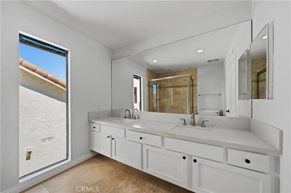 29033 Hollow Oak Court Agoura Hills, CA 91301