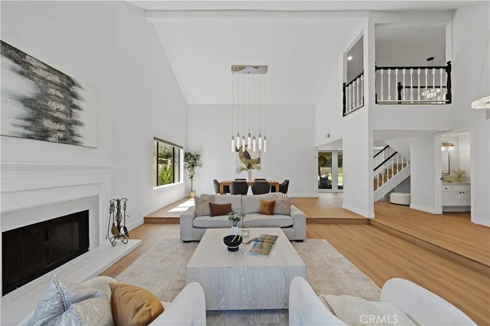29033 Hollow Oak Court Agoura Hills, CA 91301