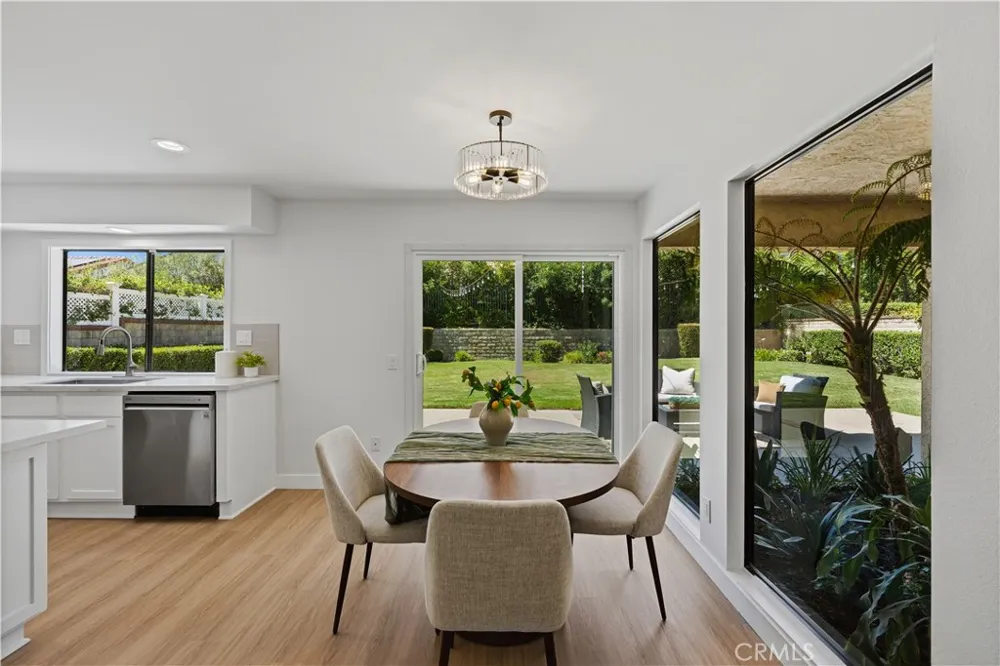 29033 Hollow Oak Court Agoura Hills, CA 91301