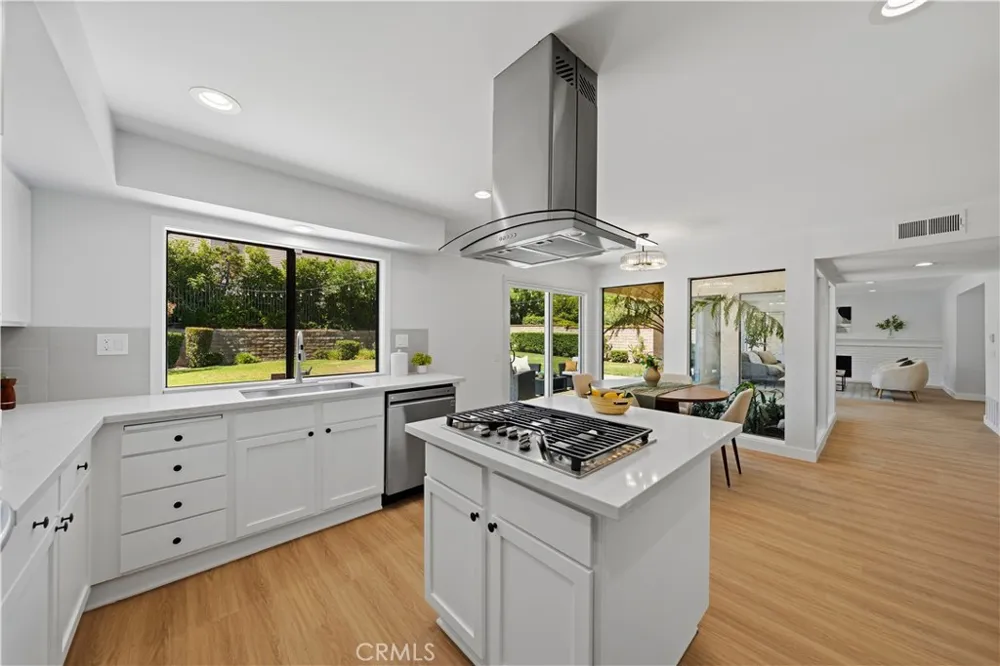 29033 Hollow Oak Court Agoura Hills, CA 91301