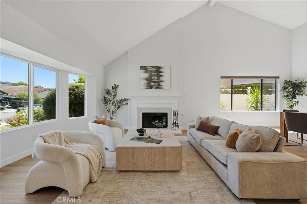 29033 Hollow Oak Court Agoura Hills, CA 91301