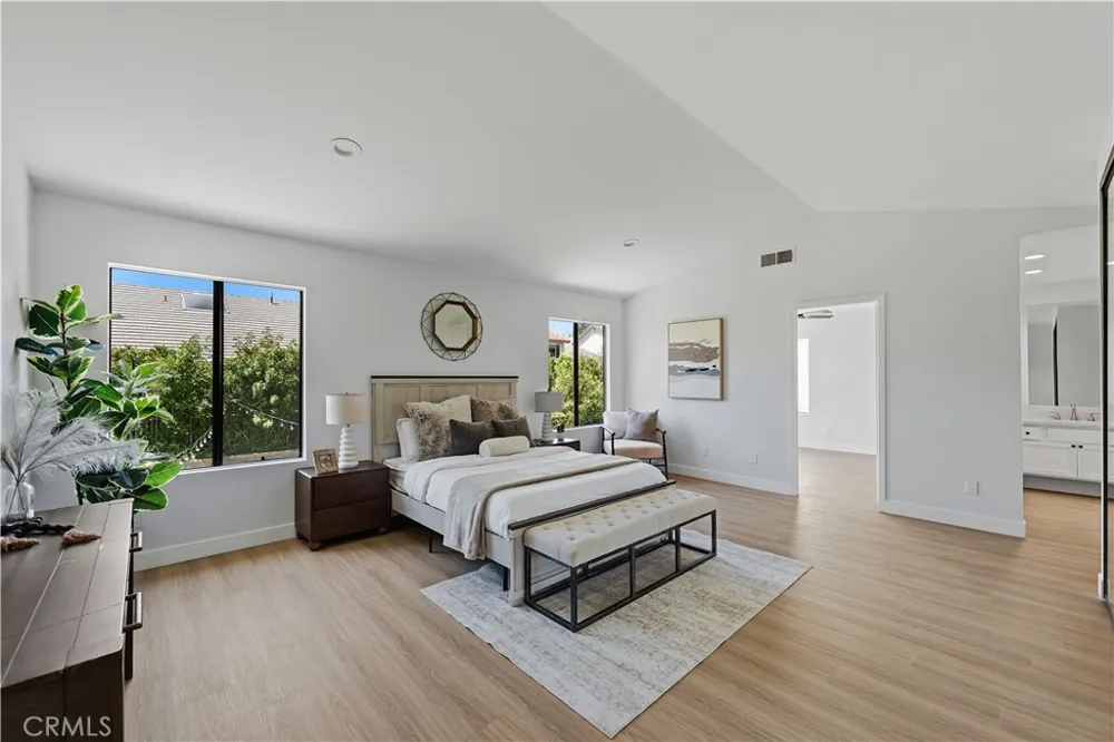 29033 Hollow Oak Court Agoura Hills, CA 91301