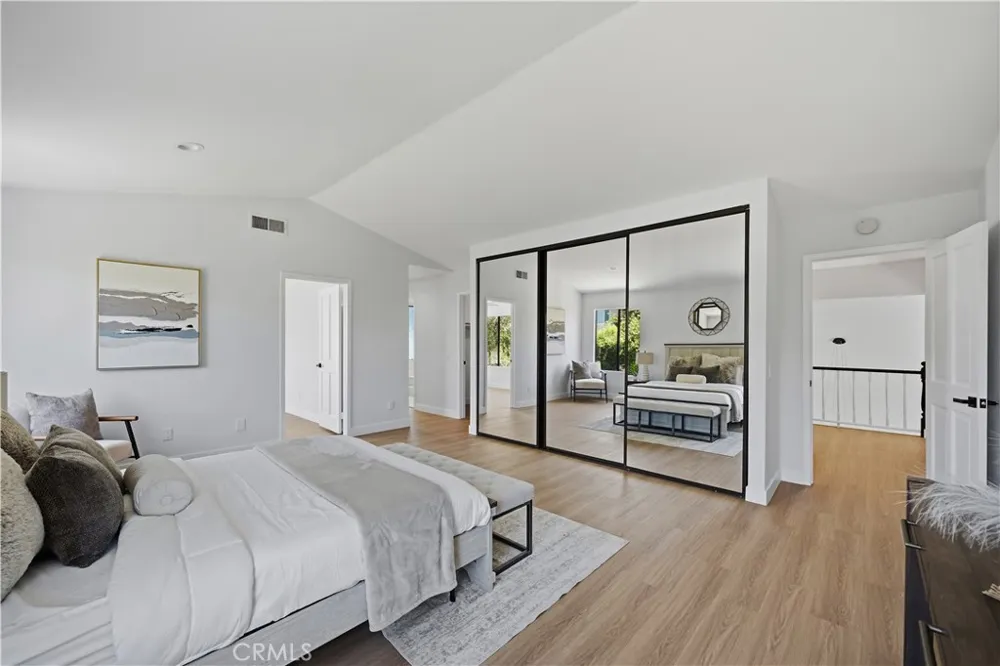 29033 Hollow Oak Court Agoura Hills, CA 91301