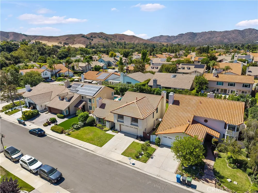 29033 Hollow Oak Court Agoura Hills, CA 91301