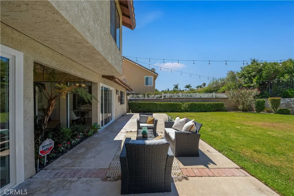 29033 Hollow Oak Court Agoura Hills, CA 91301