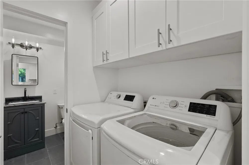 6051 Teesdale Avenue Valley Glen, CA 91606