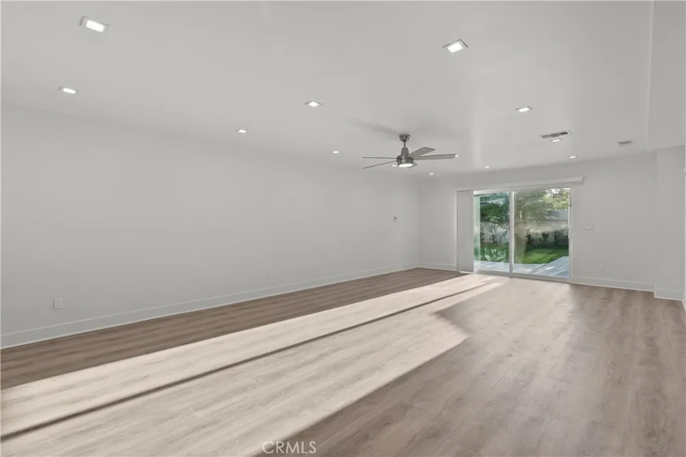 6051 Teesdale Avenue Valley Glen, CA 91606
