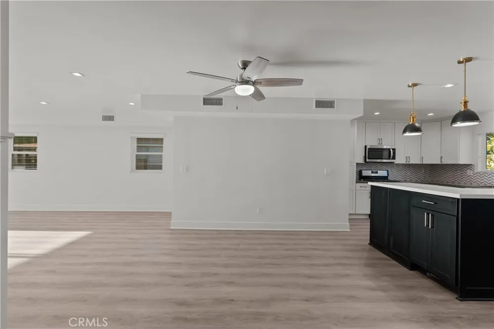 6051 Teesdale Avenue Valley Glen, CA 91606