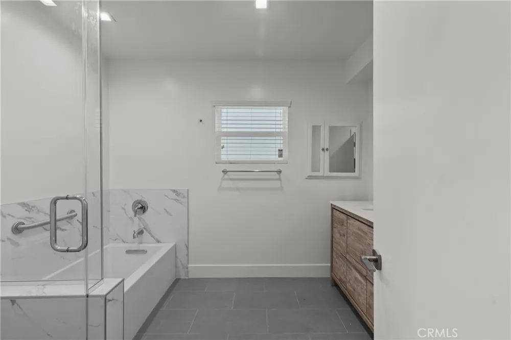 6051 Teesdale Avenue Valley Glen, CA 91606