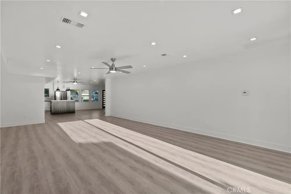 6051 Teesdale Avenue Valley Glen, CA 91606