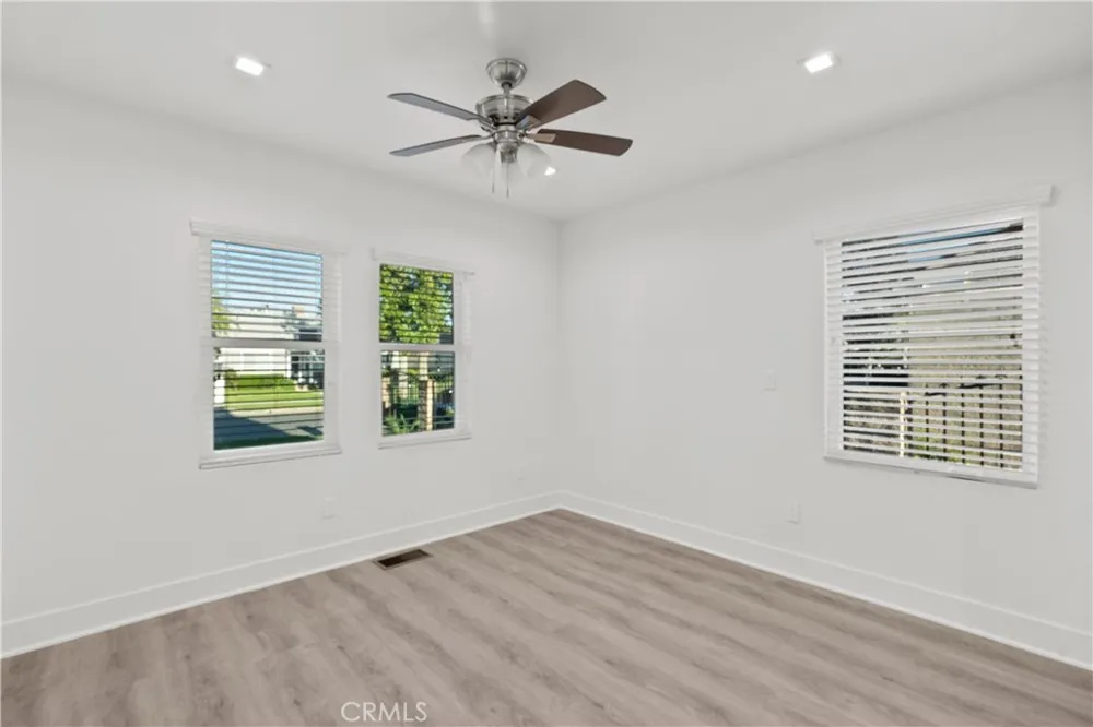6051 Teesdale Avenue Valley Glen, CA 91606