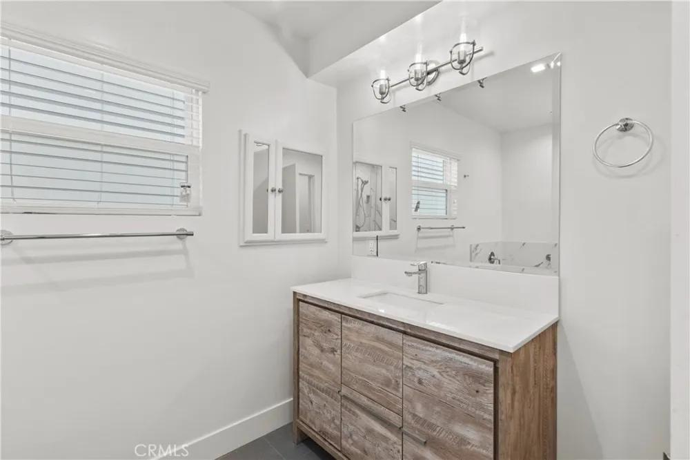 6051 Teesdale Avenue Valley Glen, CA 91606