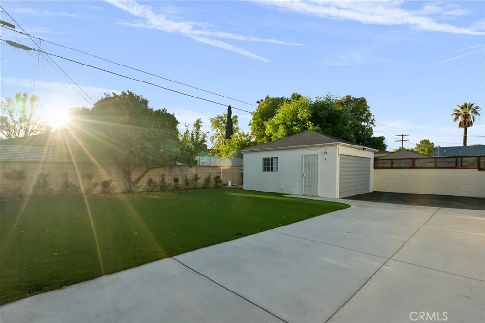 6051 Teesdale Avenue Valley Glen, CA 91606