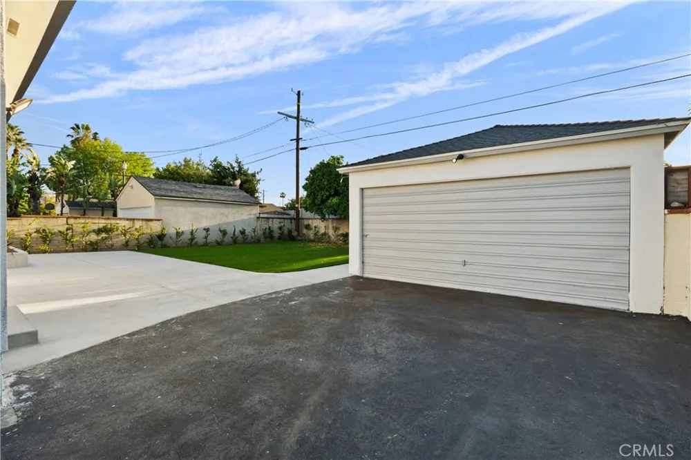 6051 Teesdale Avenue Valley Glen, CA 91606