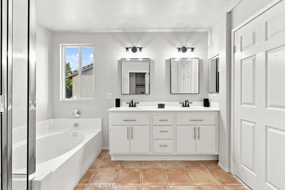 38519 37th E Palmdale, CA 93550